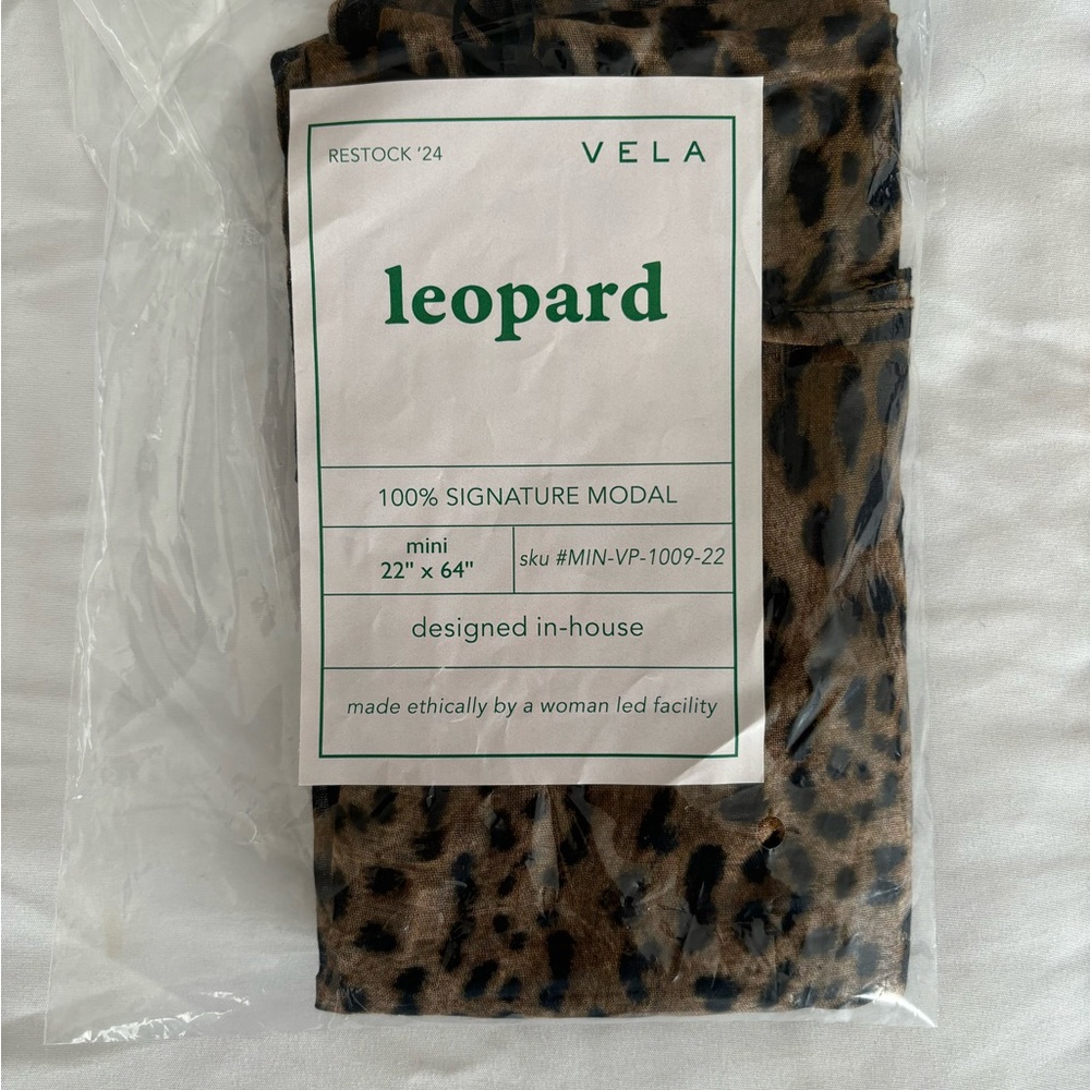 Vela leopard print scarf (mini)